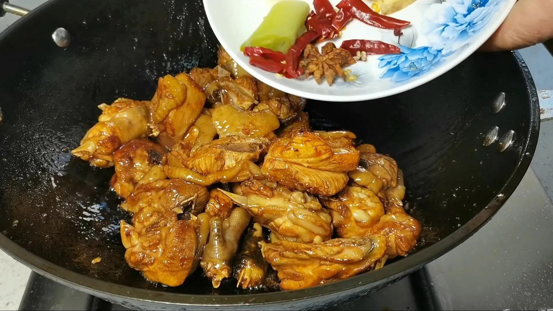 这才是红烧鸡块的正确做法，看着流口水，吃一口太香了