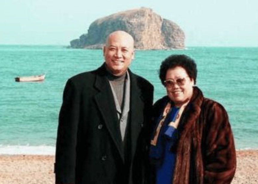 迟重瑞前妻是谁(迟重瑞妻子百富榜富婆身价530亿!)
