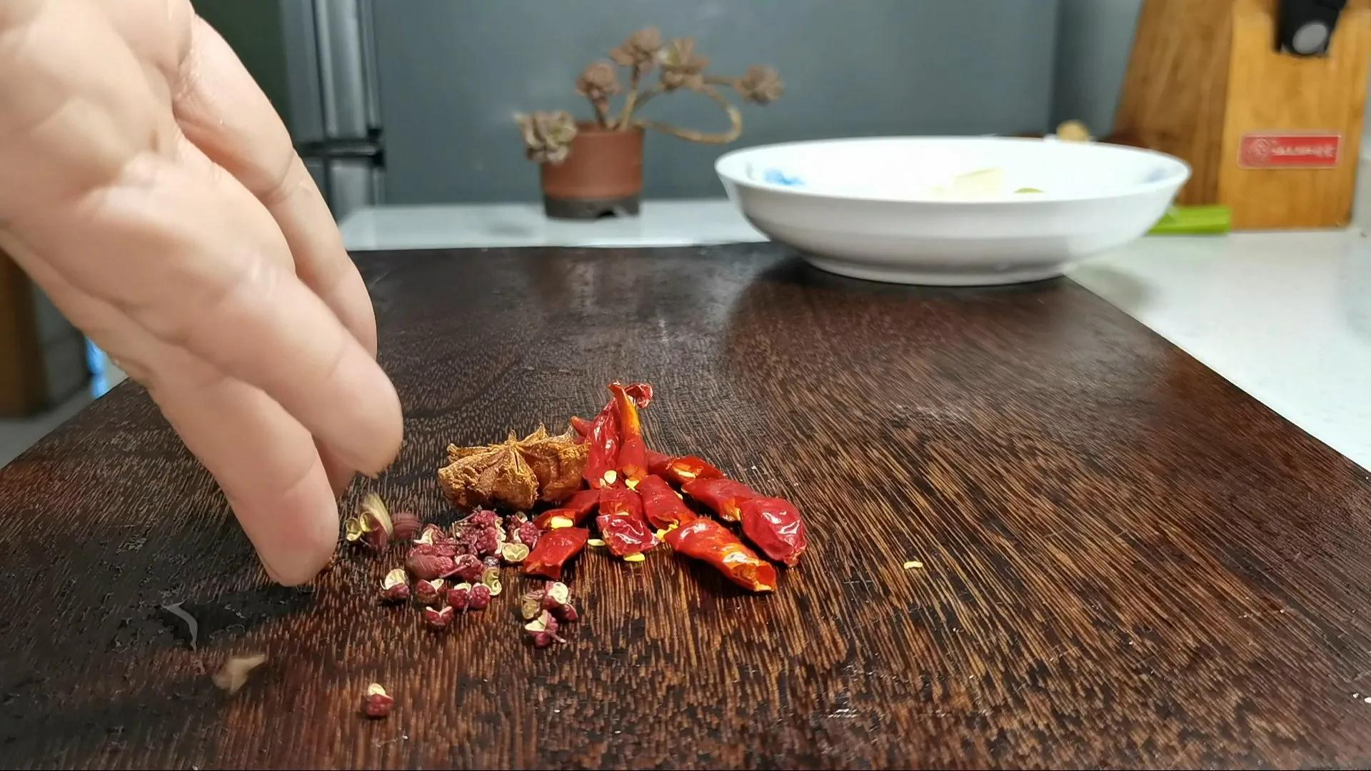这才是红烧鸡块的正确做法，看着流口水，吃一口太香了