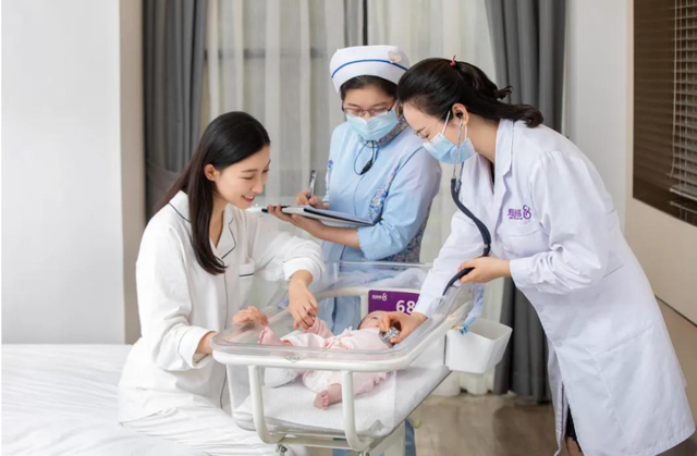 产妇花8万去月子中心，才住了七天就要回家，背后的坑孕妈要知道