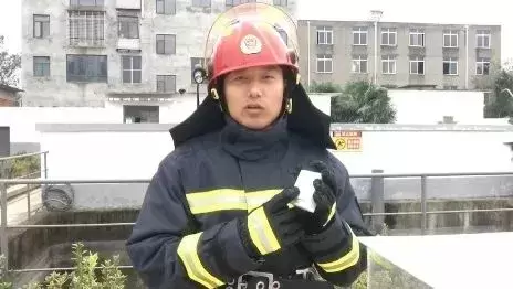江苏金湖：离谱！用打火机测液化气漏气？别拿生命开玩笑