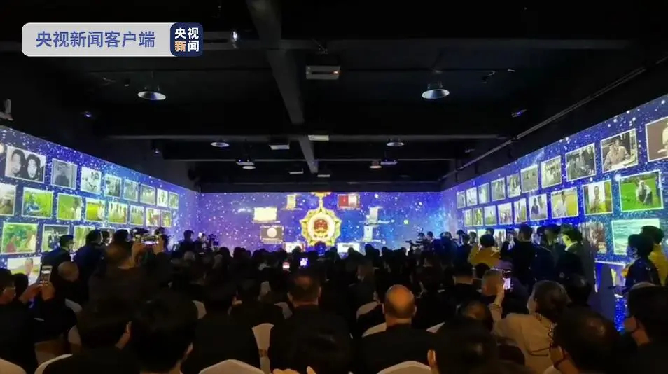 袁隆平骨灰盒上盖着五星红旗(袁隆平墓上放着两碗米)