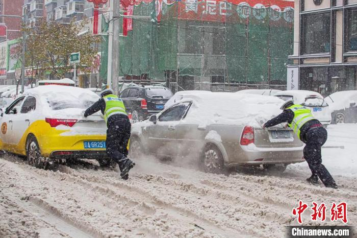 沈阳最强降雪破1905年记录 一群人温暖一座城