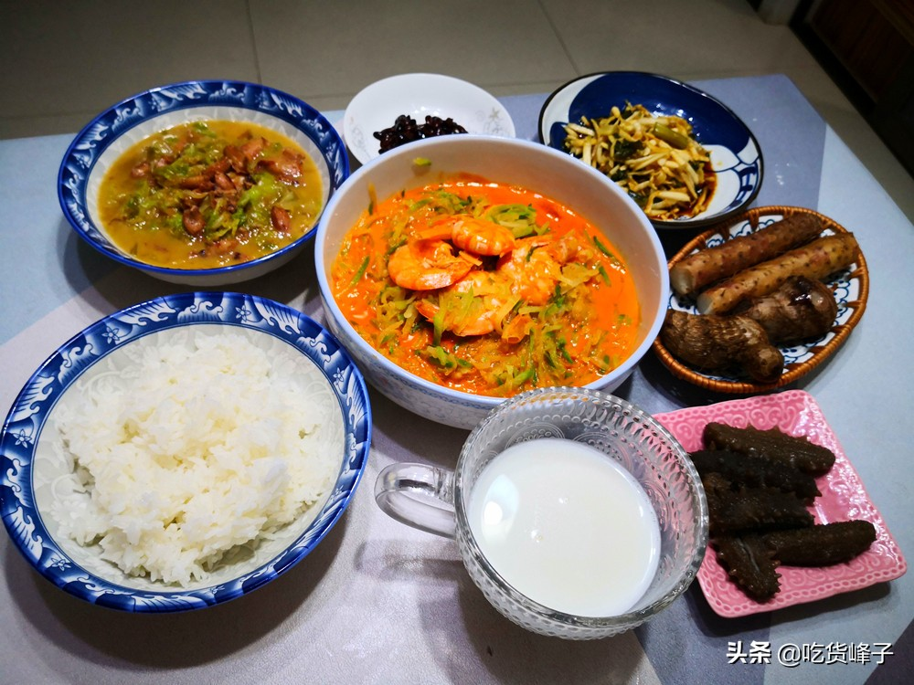 人间烟火气的饭菜图片(山东夫妻俩晚餐抚凡人心)