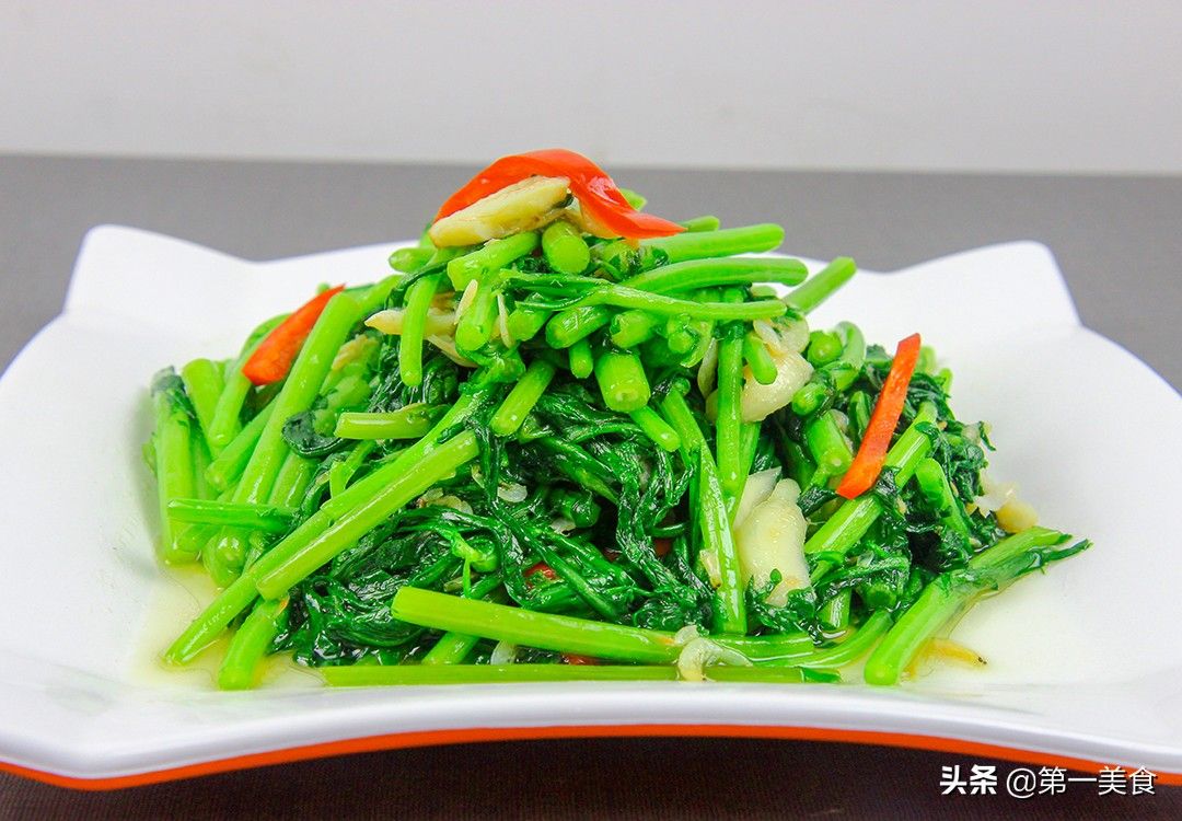 茼蒿怎么做好吃(炒茼蒿的家常做法好吃又简单)