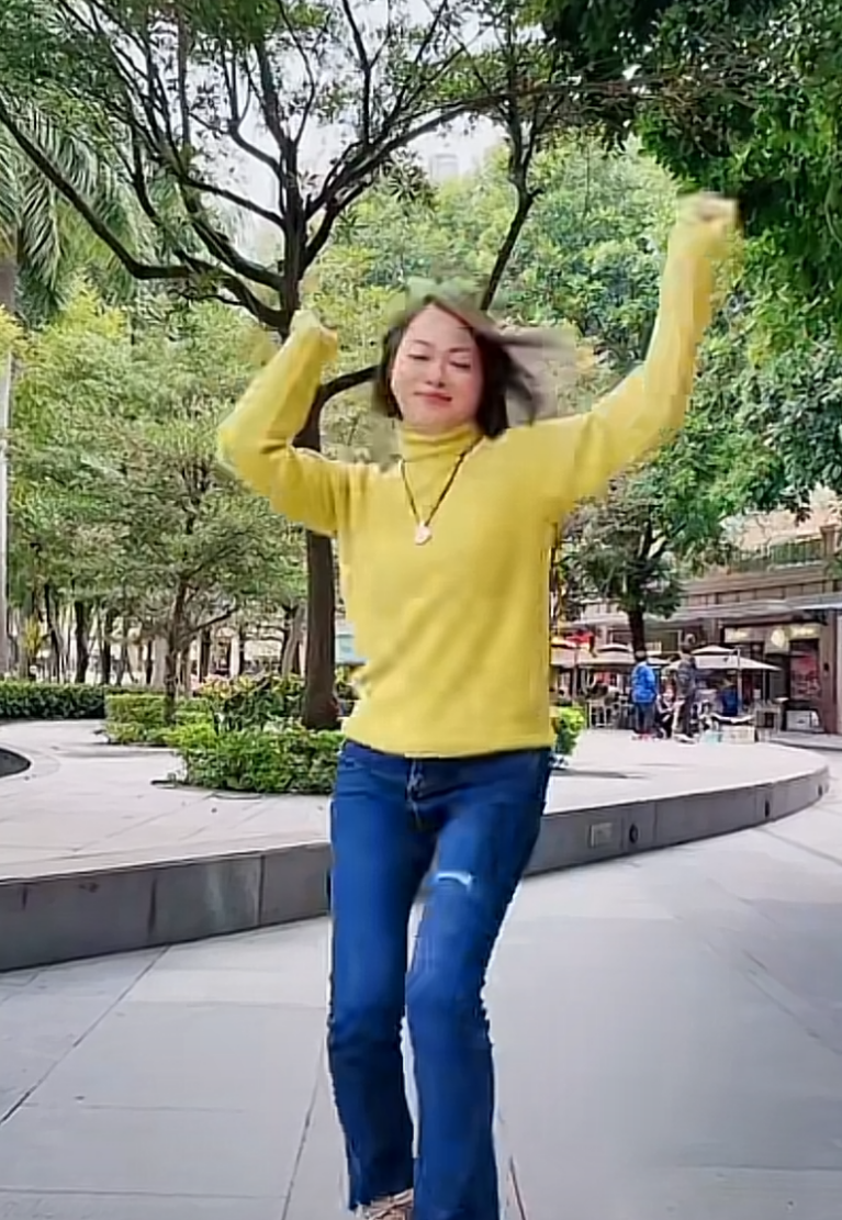 港星刘玉翠退休生活好滋润，定居广州在街头热舞，被指撞脸董卿？