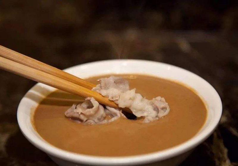 万能火锅麻酱蘸料怎么调(芝麻酱好吃的调配方法)