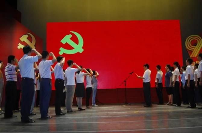 大学生怎样才能成为一名党员?