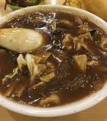 胡辣汤是河南美食还是陕西美食，别争了，它属于这个地方