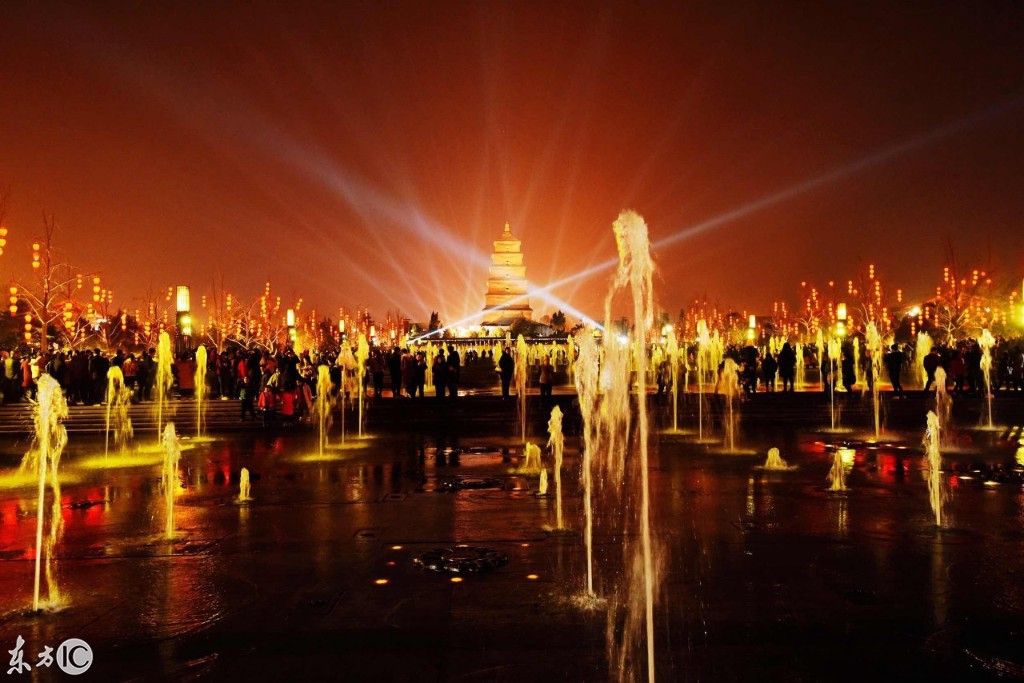 大雁塔在哪里个城市的景点（西安大雁塔图片全景）