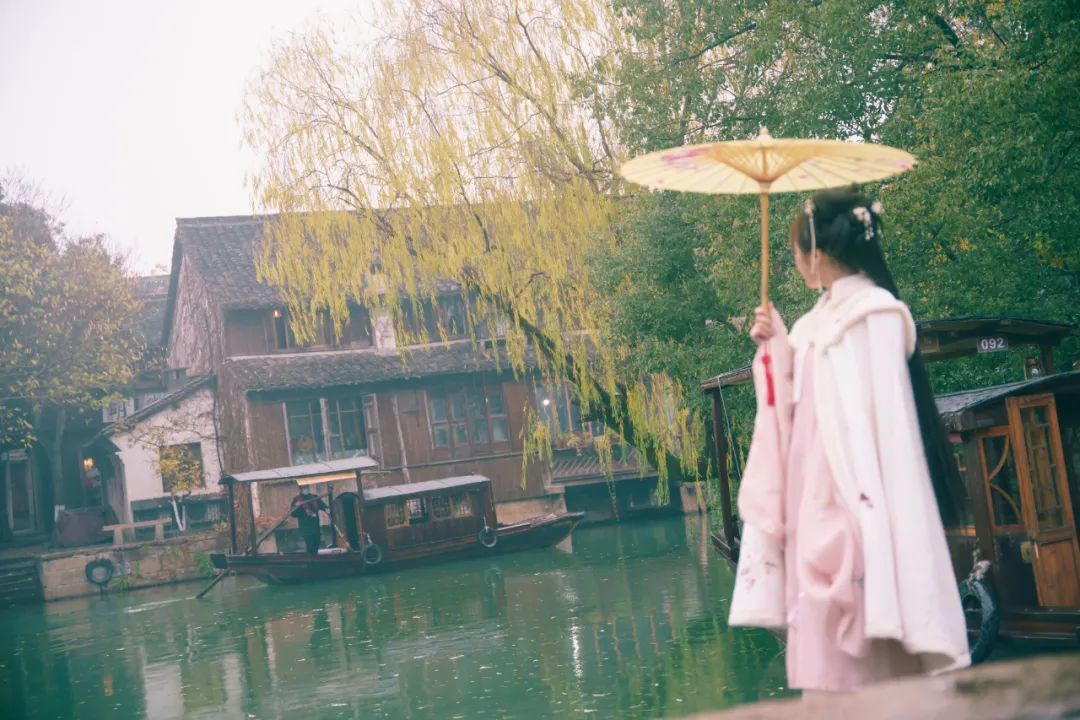 关于爱情的诗句唯美文案(10首美的经典爱情古诗词)