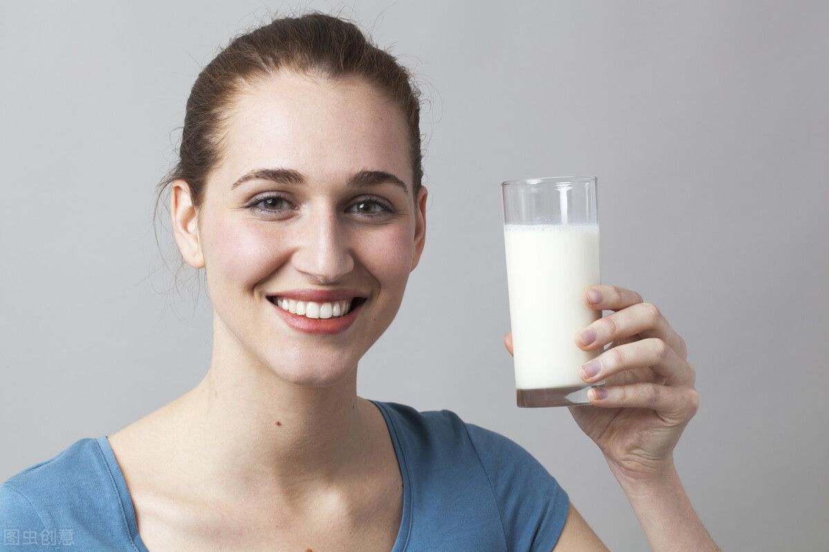 长期喝牛奶的有什么好处(牛奶的功效和作用)