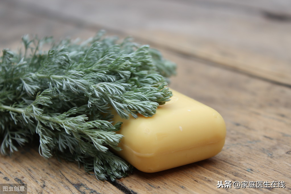 艾叶泡脚应该选择嫩叶还是陈叶？选择正确，3个功效很明显