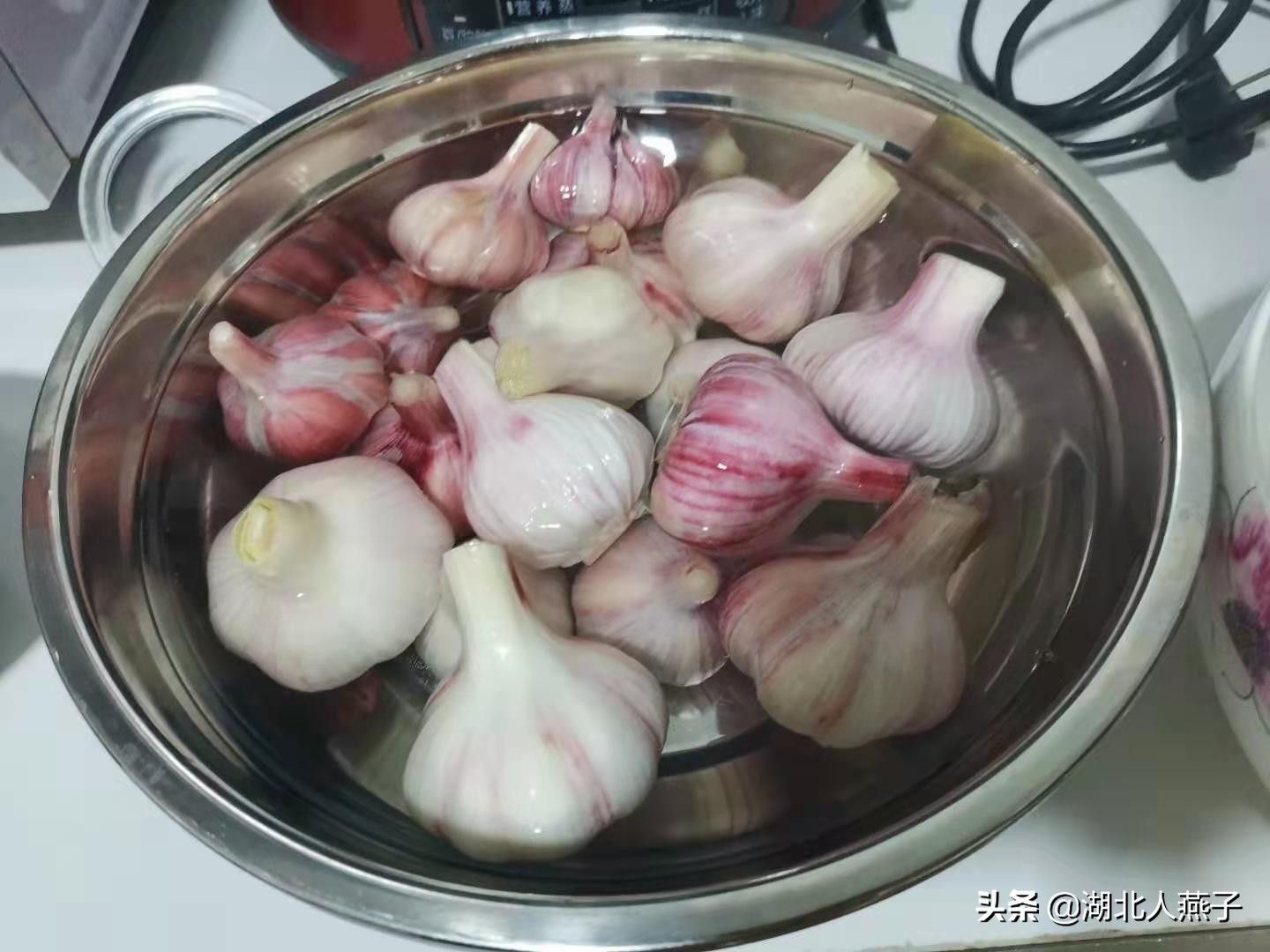 这才是腌糖蒜的家常做法，调料和配方都告诉你，学会在家轻松做