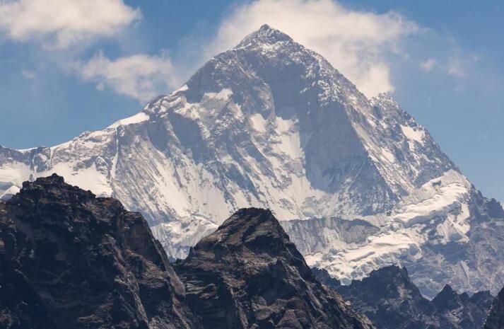 喜马拉雅山在哪个国家（喜马拉雅山为何终却归属于中国）