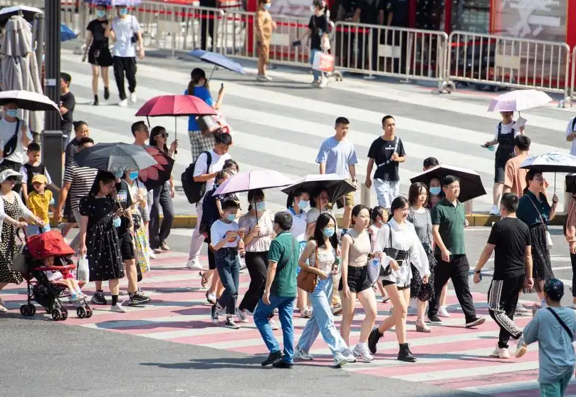 42℃，74.1℃！河南多地高温破6月记录，水泥路被热断裂翘起