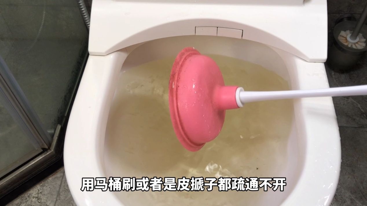 马桶堵了怎么办怎样疏通(2种简单有快速解决的方法)