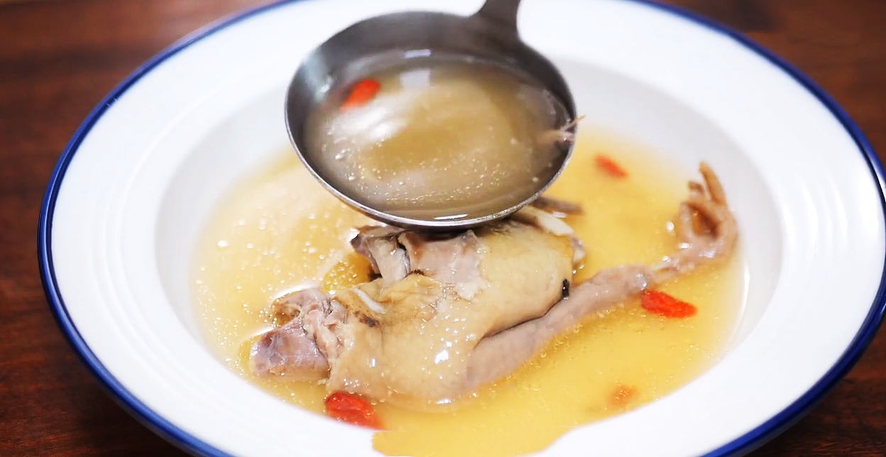 炖鸽子的家常做法(鸽子汤的功效与作用及营养价值)