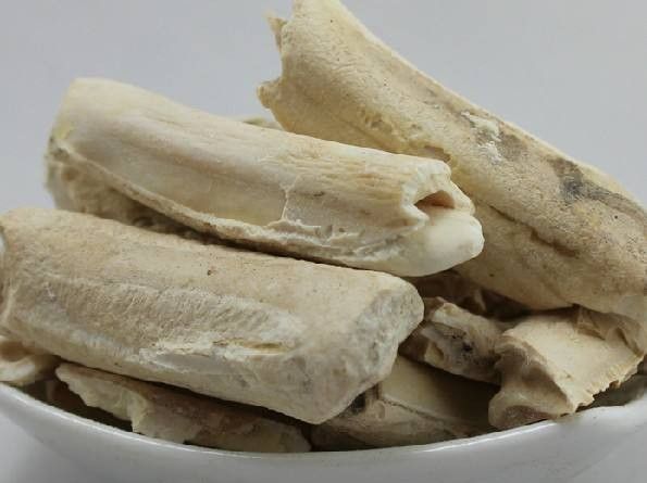 现代中药龙骨是什么骨头(龙骨的功效与作用及禁忌症)