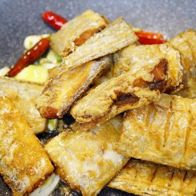 学会这道家常红烧带鱼，想低调都不行