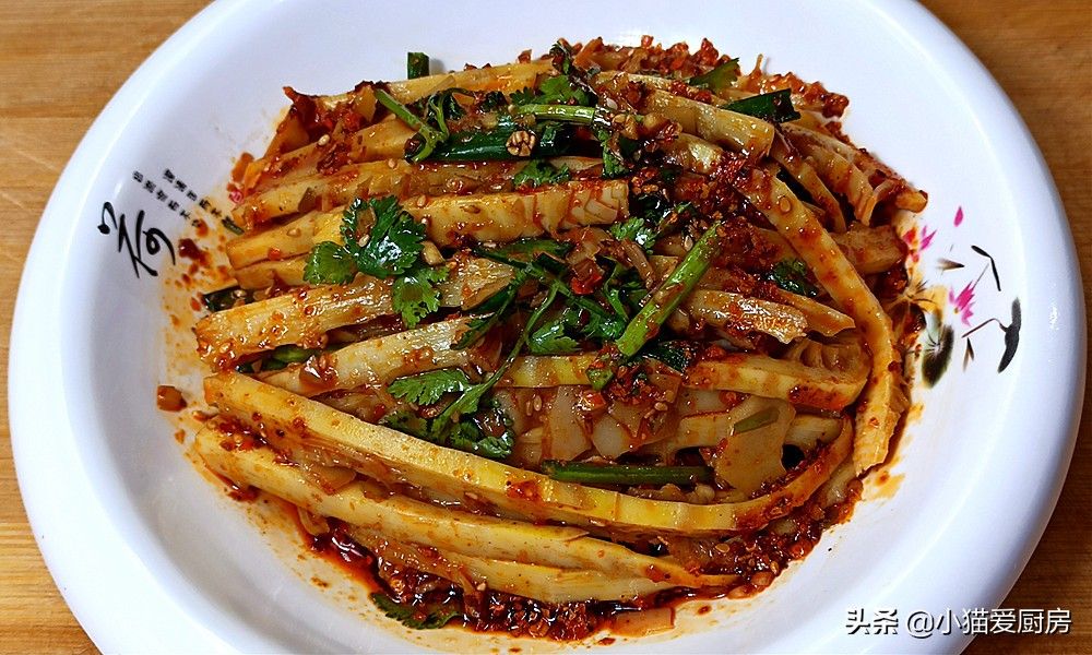 小竹笋怎么炒好吃(新鲜竹笋的处理方法和做法)