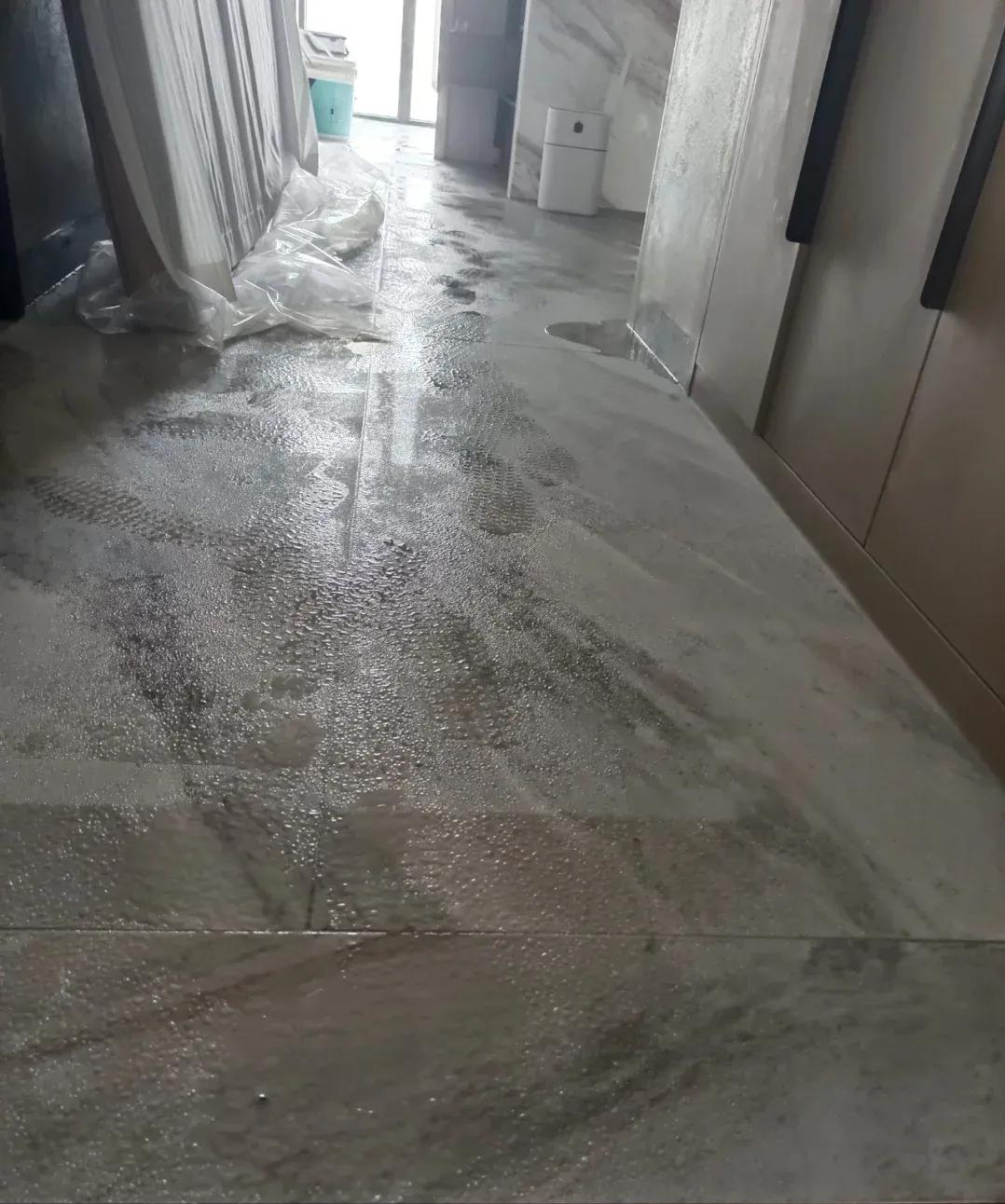 家里太潮湿怎么办(彻底解决房间潮湿三个快方法)