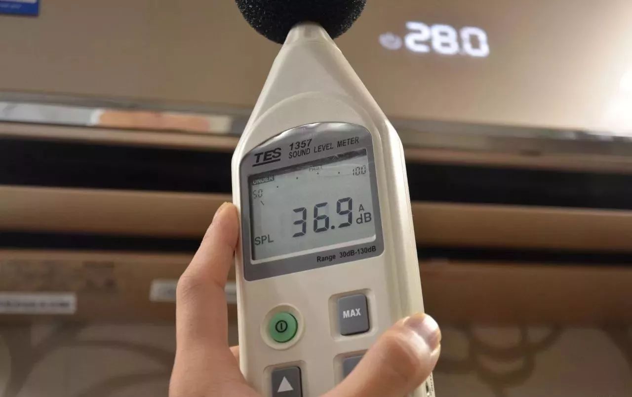 我家新装了空调，和普通空调比，有两点更优秀，但有三点不足