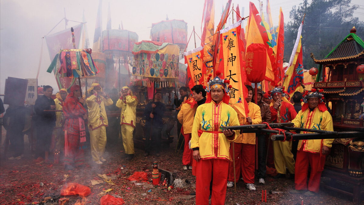 春节的由来和传统风俗（中国春节的来历和起源）