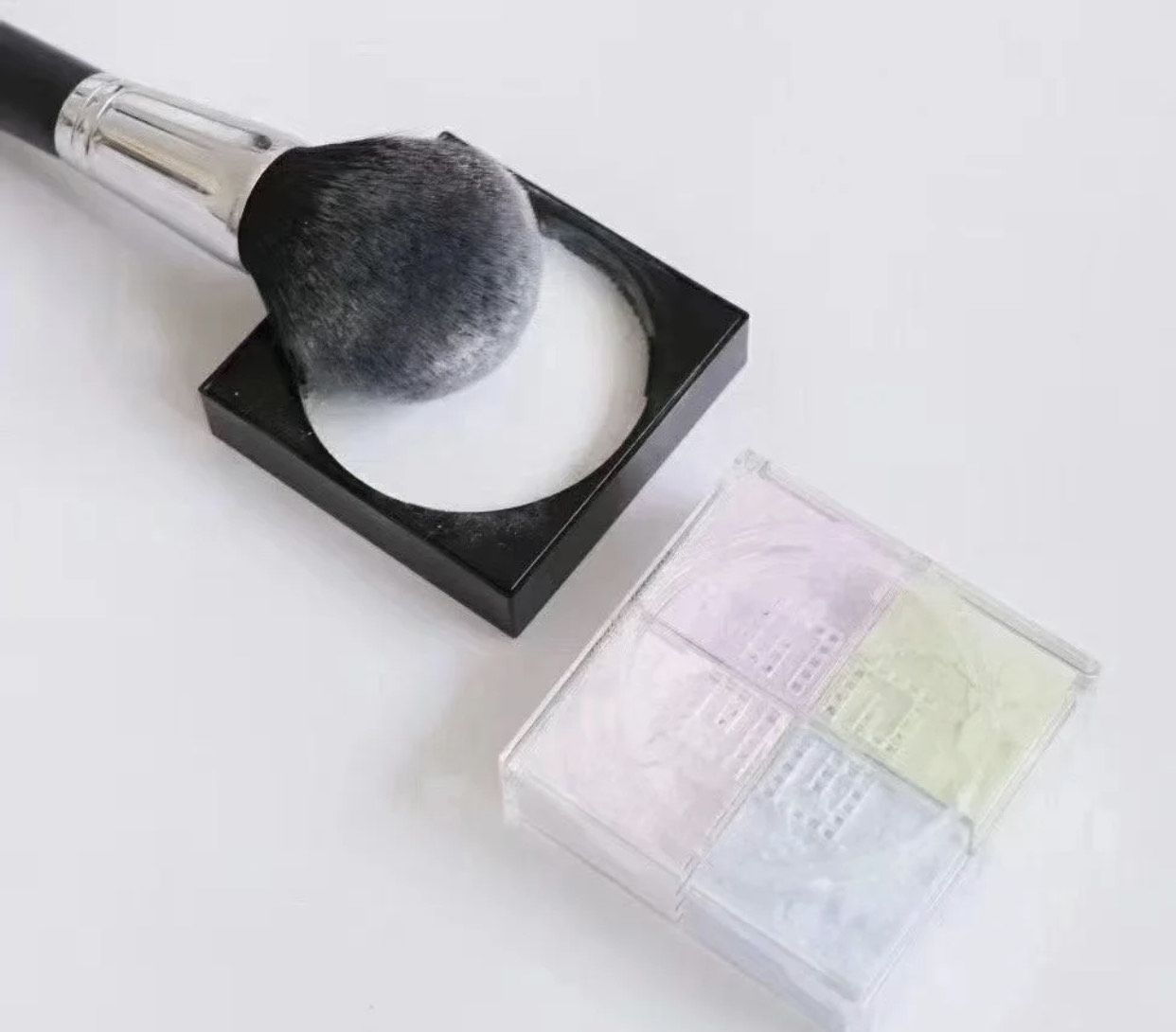 散粉中的五个“扛把子”：黛珂妆感亮，E大饼揉焦感重，有你的吗