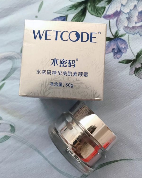 女士素颜霜什么牌子效果好用(十款平价好用的素颜霜推荐)