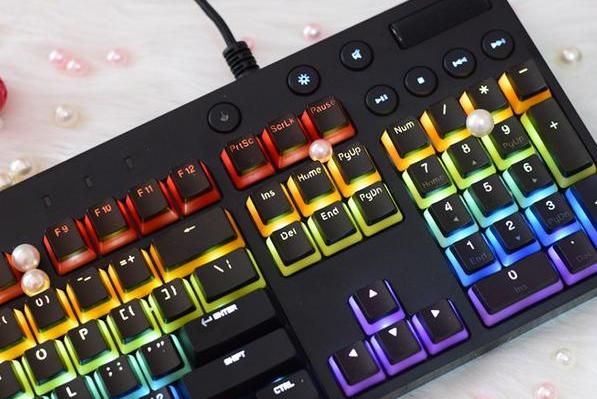 机械键盘怎么选？青轴、红轴、茶轴、黑轴之间有什么区别？