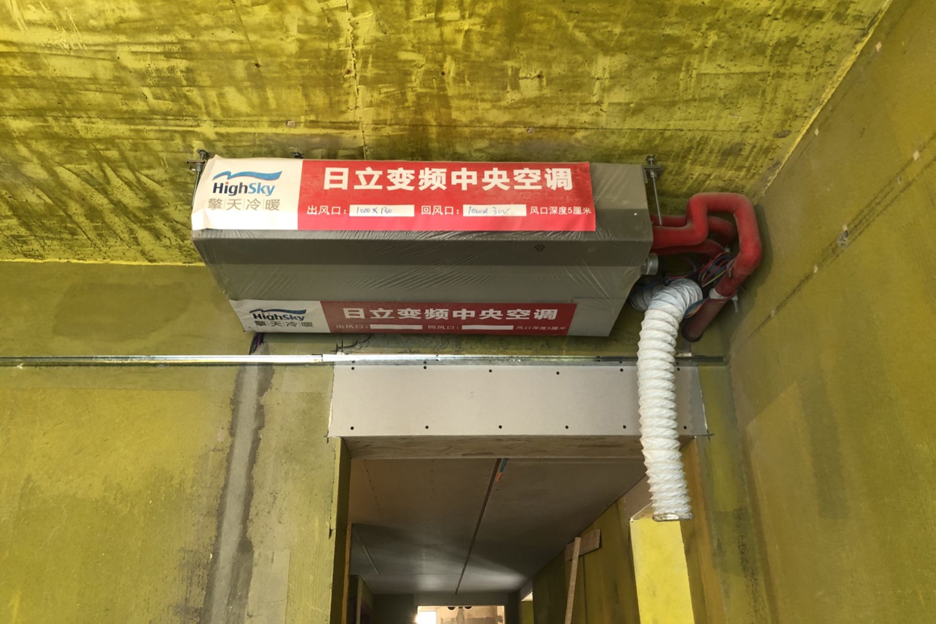 我家新装了空调，和普通空调比，有两点更优秀，但有三点不足