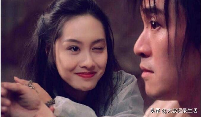 女生发个wink是什么意思(女生发wink怎么回复)