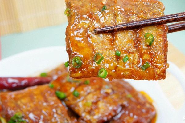 怎样做红烧带鱼好吃又简单(红烧带鱼的家常做法步骤)