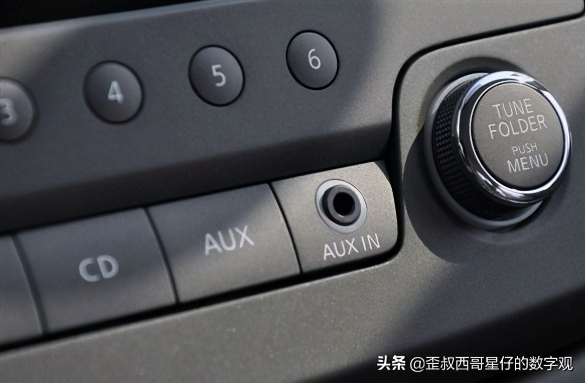 汽车aux是什么意思(aux视频输入3.5mm规格的音频线)