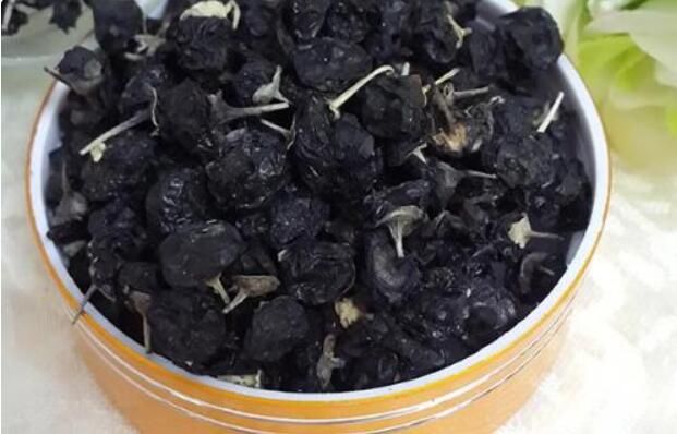 黑枸杞一次泡几粒效果好(黑枸杞泡水喝的正确方法)