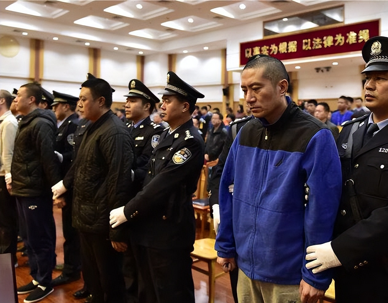 2015年，8·12天津案唯一幸存的消防员：活着并不好受