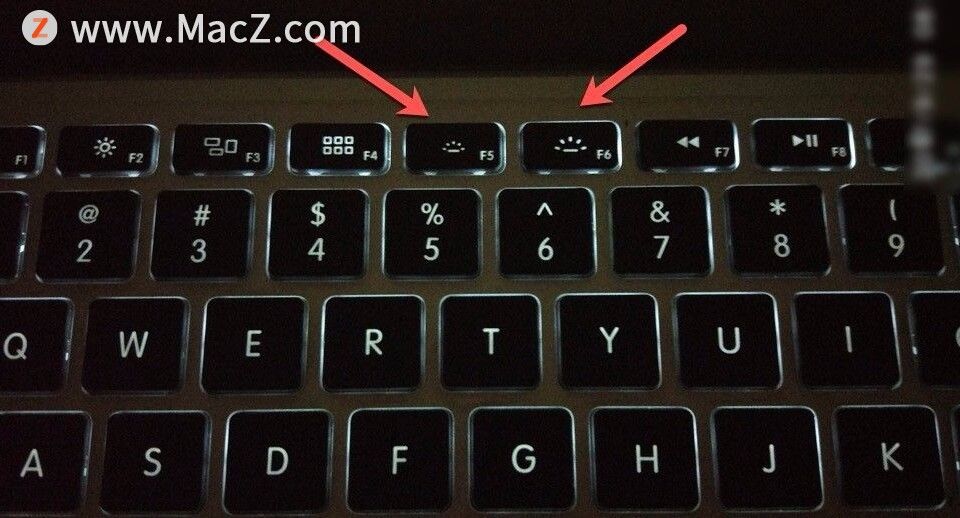 电脑键盘灯按键开关是那个（MacBook键盘灯的开关及亮度调节方法）