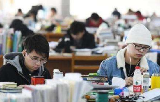 专硕与学硕的含金量哪个好（专硕与学硕的区别）