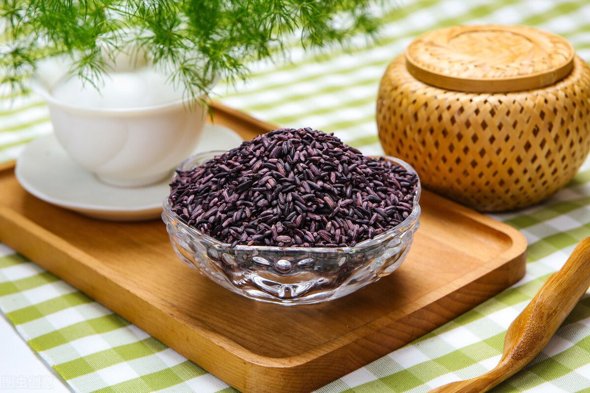 黑米要泡多久才能煮饭(煮黑米的窍门)