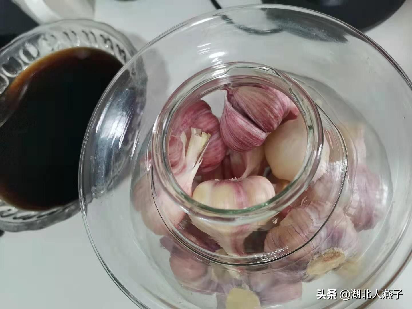 这才是腌糖蒜的家常做法，调料和配方都告诉你，学会在家轻松做