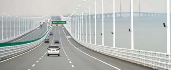 港珠澳大桥全长多少公里（港珠澳大桥旅游攻略和注意事项）