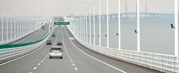 港珠澳大桥全长多少公里(港珠澳大桥旅游攻略和注意事项)