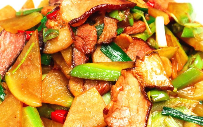 腊肉怎么做好吃又简单(青萝卜炒腊肉的家常做法大全)