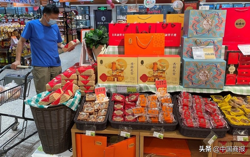 为什么月饼越来越贵了(不打折反涨价,今年月饼市场为何不一样)
