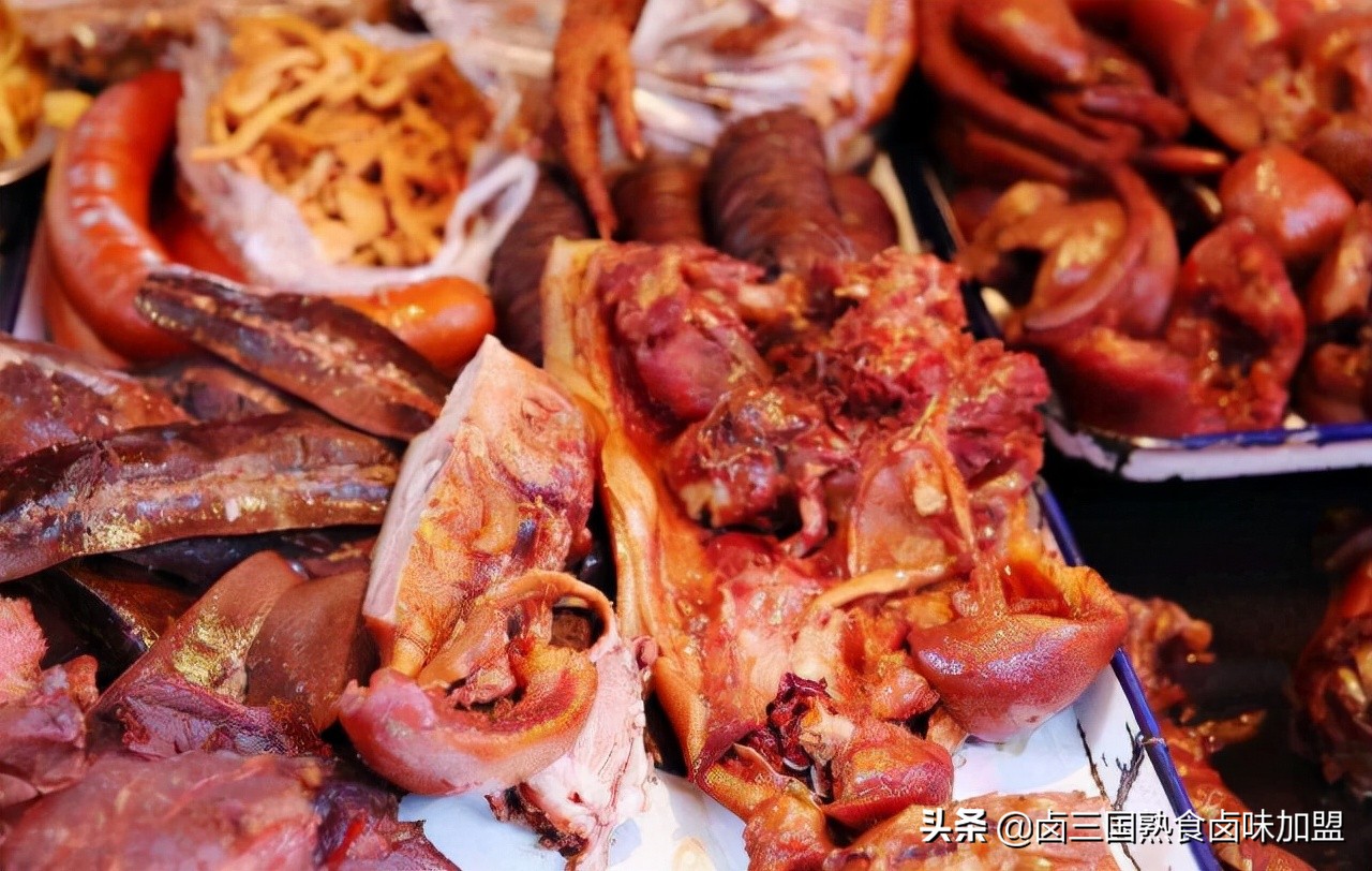 今年火爆的项目如何加盟开店（乡镇连锁店加盟费多少）