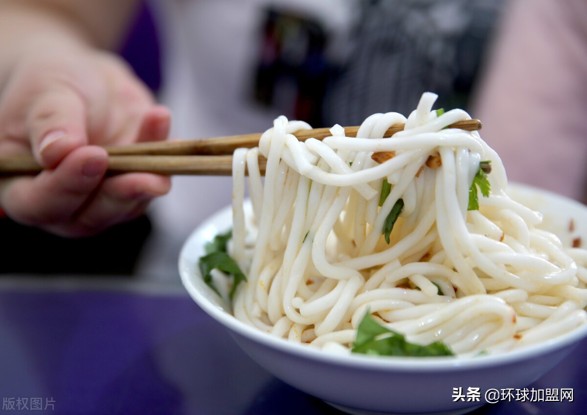 一个新手怎么加盟小吃店(品牌小吃加盟店一般要多少钱)